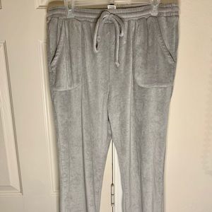 SUPER COMFY grey sweatpants.